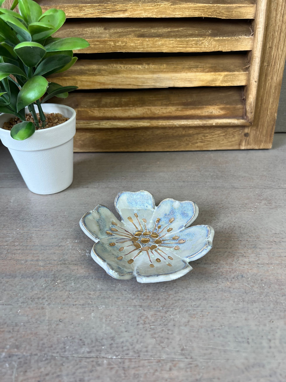 Miniature : Petite coupelle fleur en grès émaillé – émail blanc nuageux et lustre o