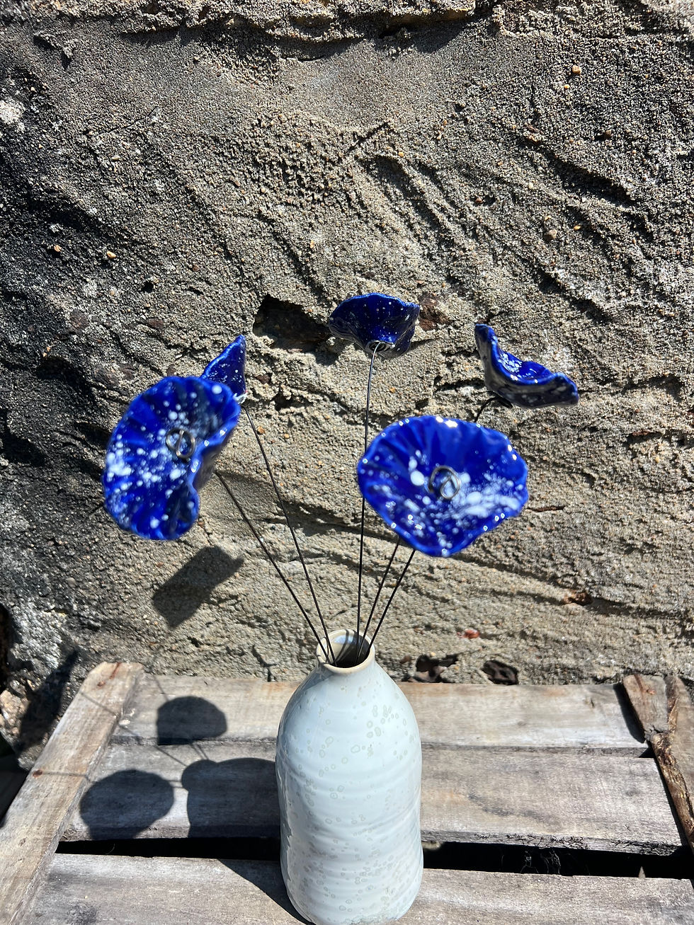 Miniature : Fleur en céramique bleue mouchetée de blanc