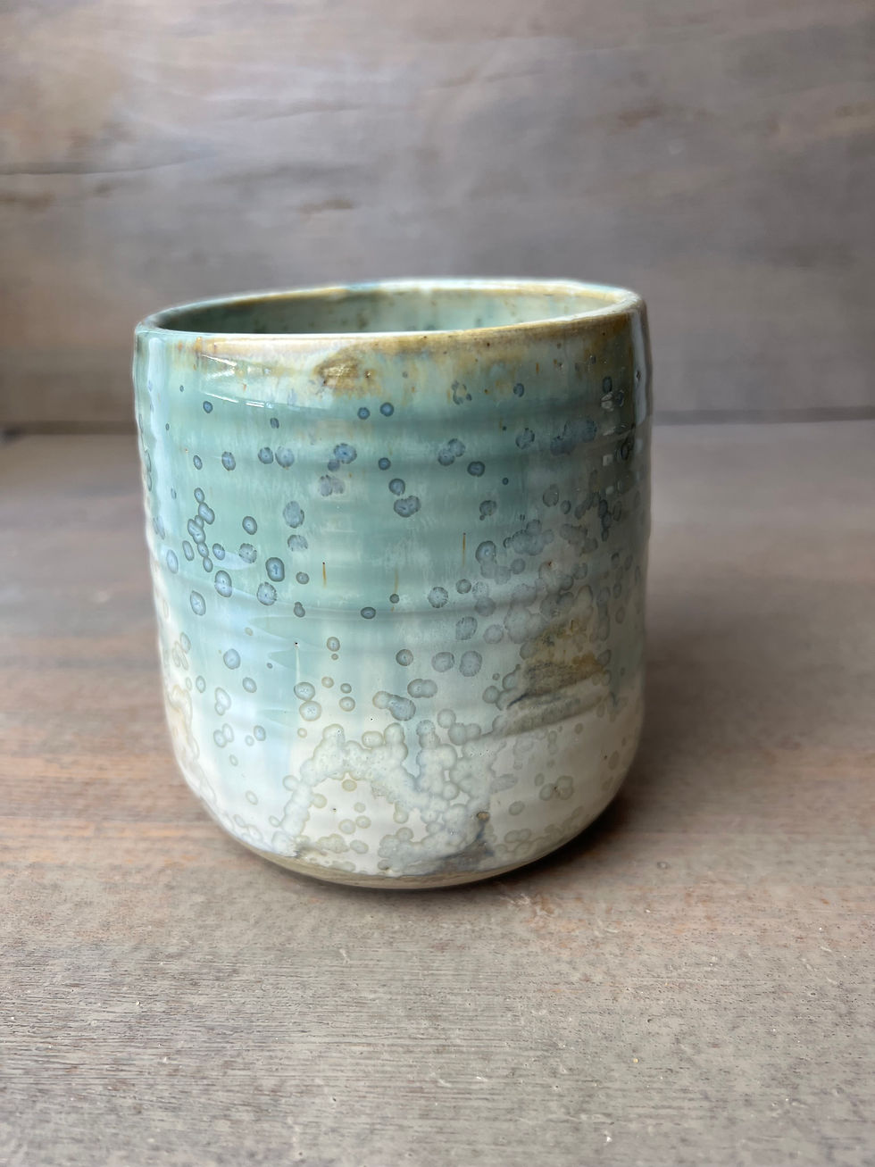 Miniature : Tasse avec anse en céramique blanche et verte -  pièce artisanale