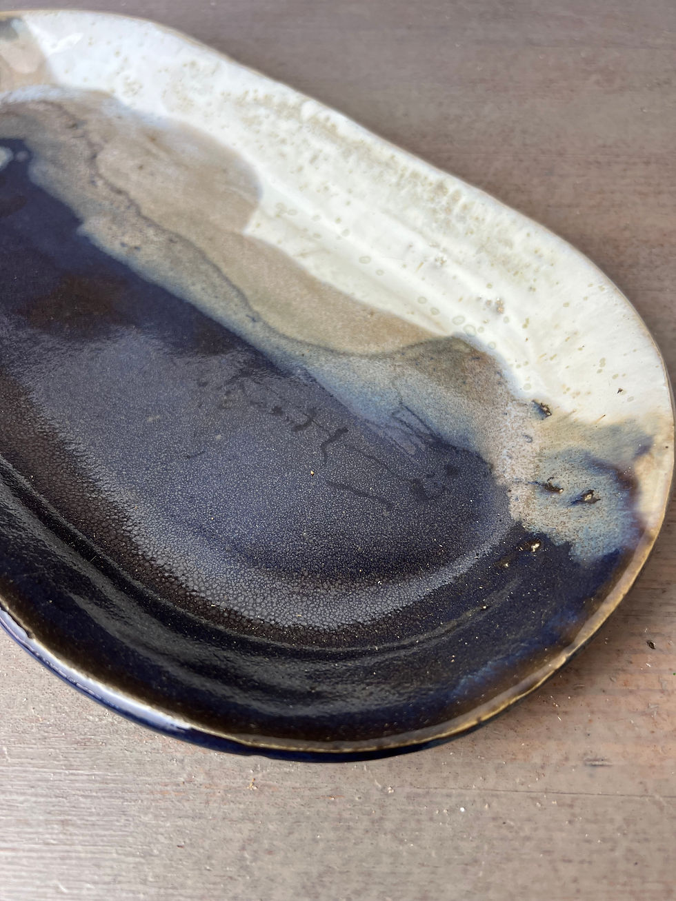 Miniature : Plat long  ovale, grès émaillé  blanc et bleu noir
