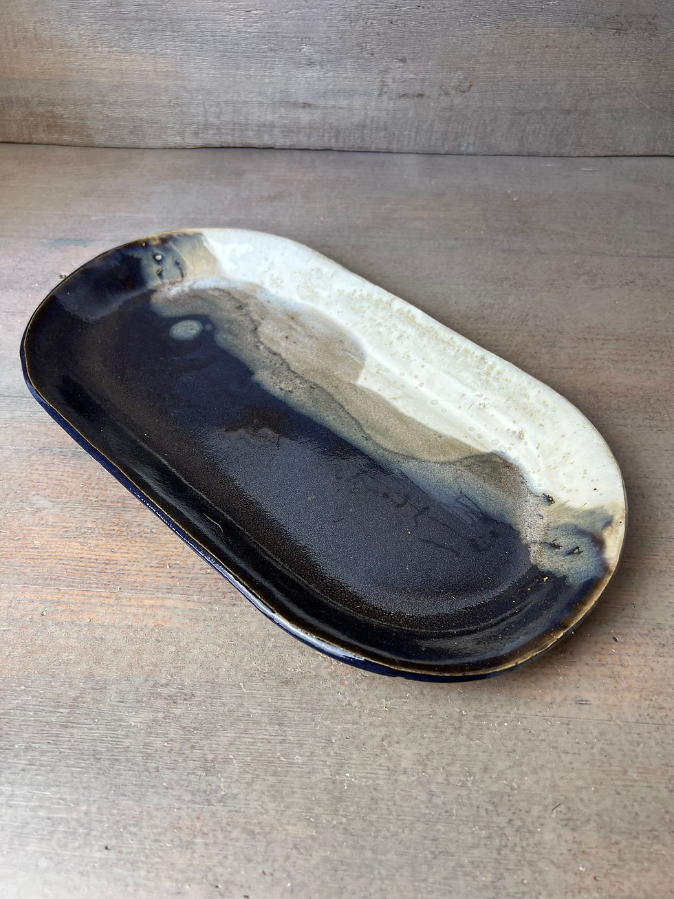 Miniature : Plat long  ovale, grès émaillé  blanc et bleu noir