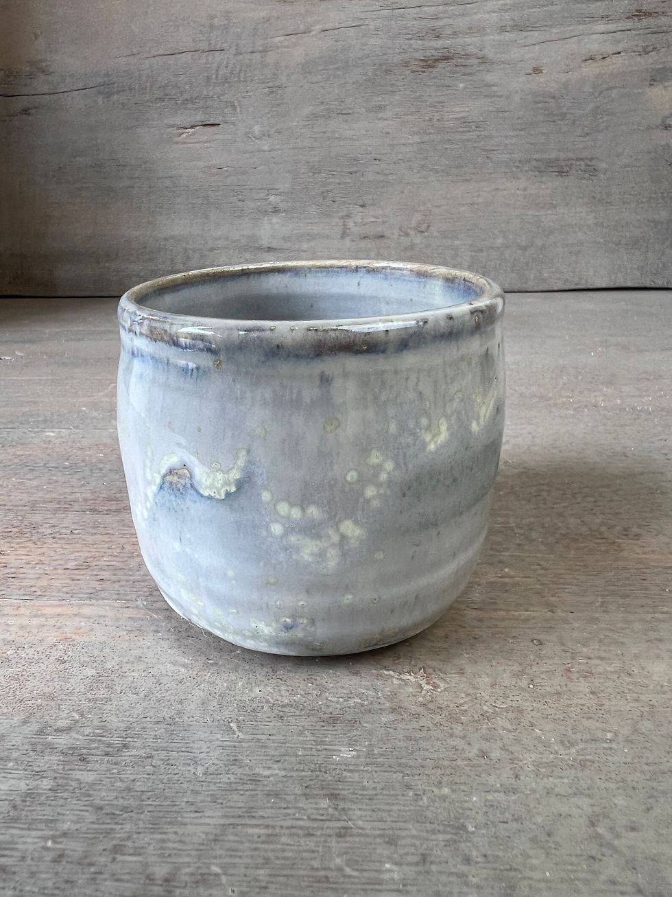 Miniature : Tasse artisanale en grès, avec décor étoile doré email blanc reflet gris violet