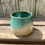 Miniature : Petite tasse droite sans anse, grès émaillé blanche et verte