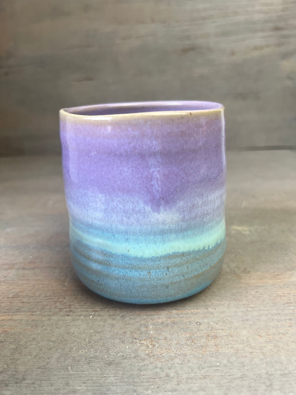 Miniature : Tasse sans anse artisanale en grès, avec décor cœur doré email turquoise et rose