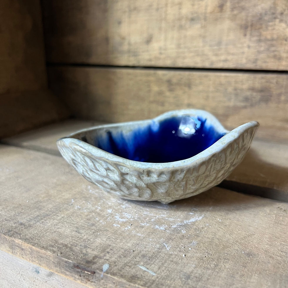 Miniature : Petit bol irrégulier en grès émaillé  en grès émaillé, bleu et blanc