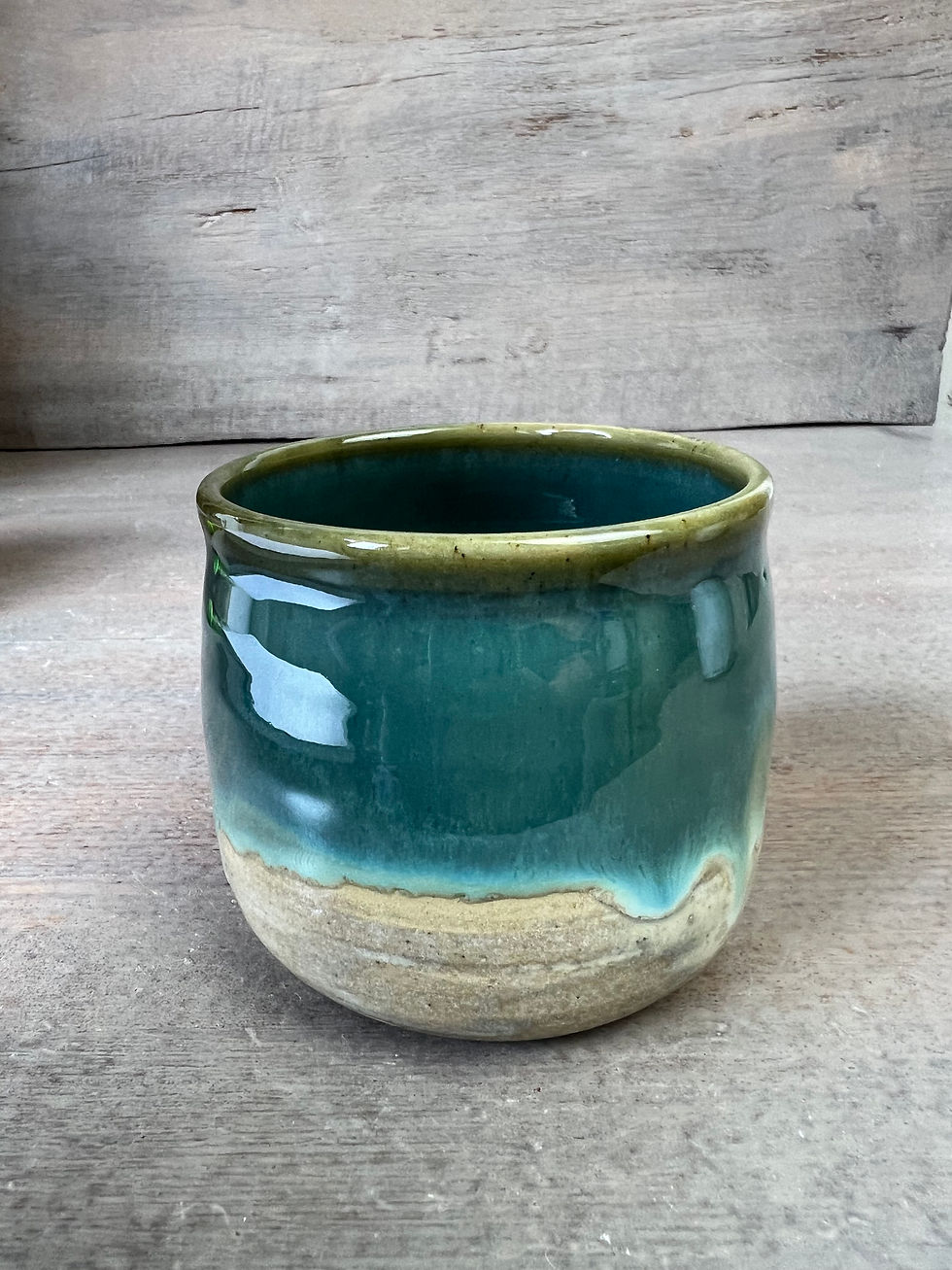 Miniature : Tasse en grès  émail vert et blanc  artisanale – tasse céramique modern