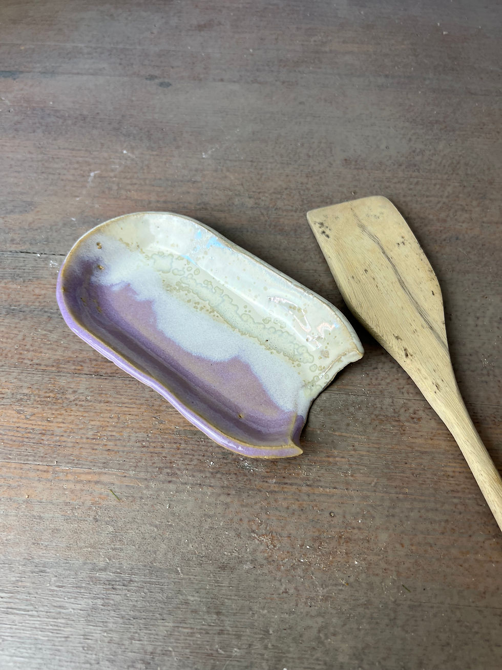 Miniature : Repose-cuillère avec encoche, grès émaillé, blanc et rose