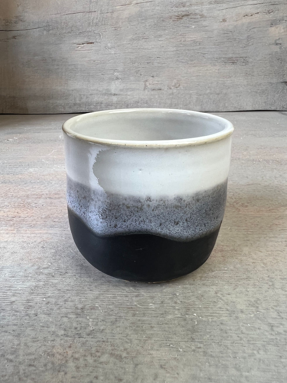 Miniature : Tasse artisanale en grès, avec décor cœur doré email blanc et noir mat