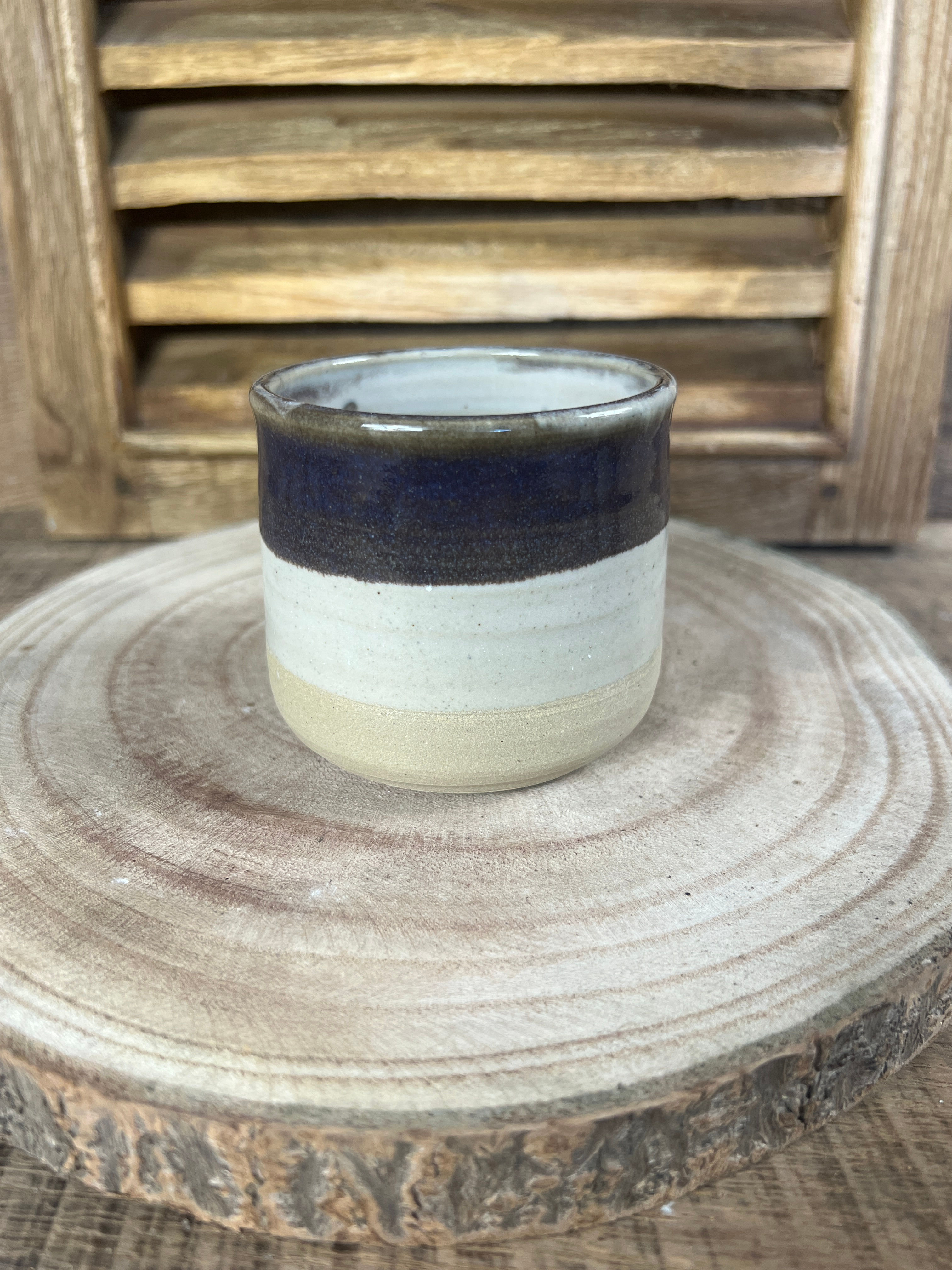 Tasse en grès noir et blanc artisanale – tasse céramique moderne fait m