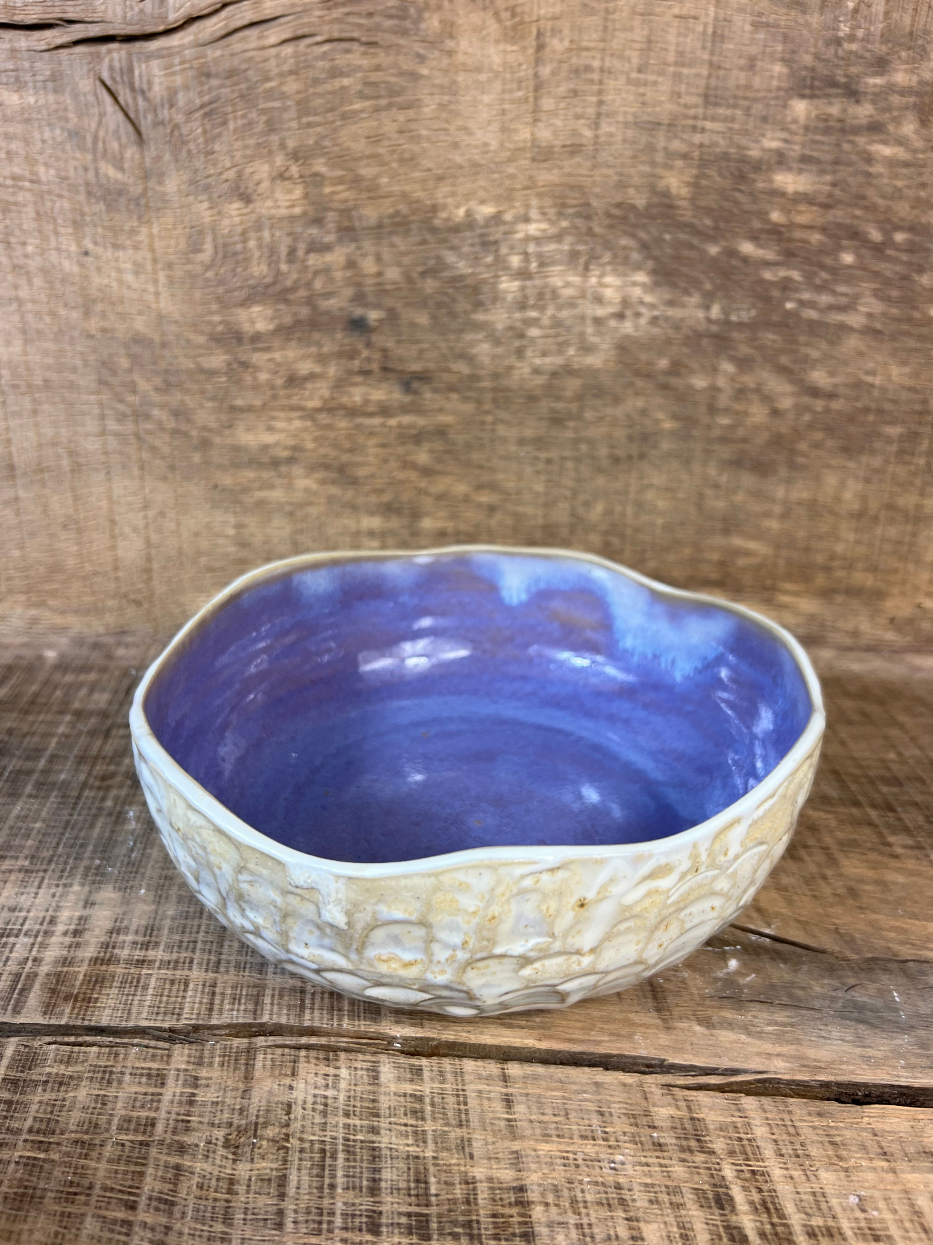 Grand Bol artisanale en grès blanc et violet, structuré