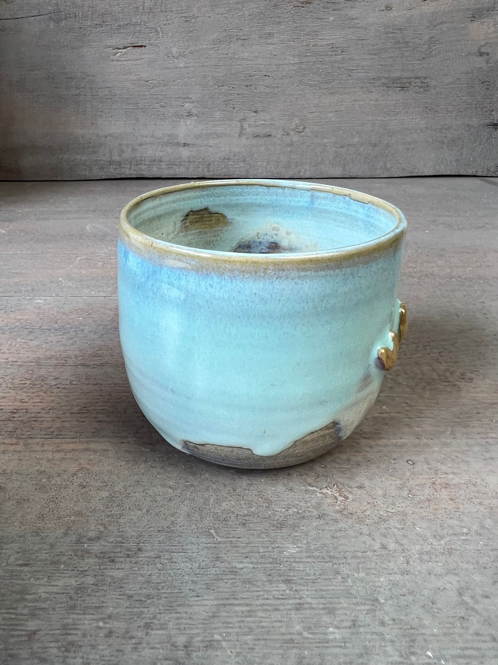 Miniature : Tasse artisanale en grès, avec décor cœur doré email blanc et turquoise