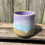Miniature : Tasse sans anse ou gobelet, émail blanc, rose et turquoise