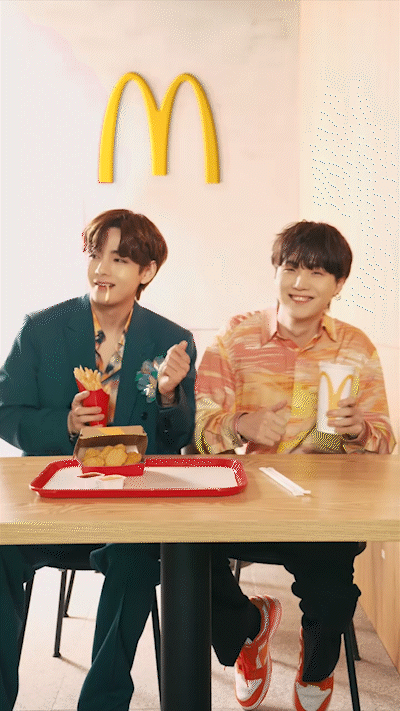 3_McNugget Tower_MCIE002X21IH_ACM_TikTok_2.gif