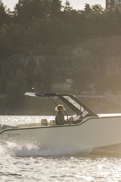 X Shore 1 with top - high performance 100% electric daycruiser