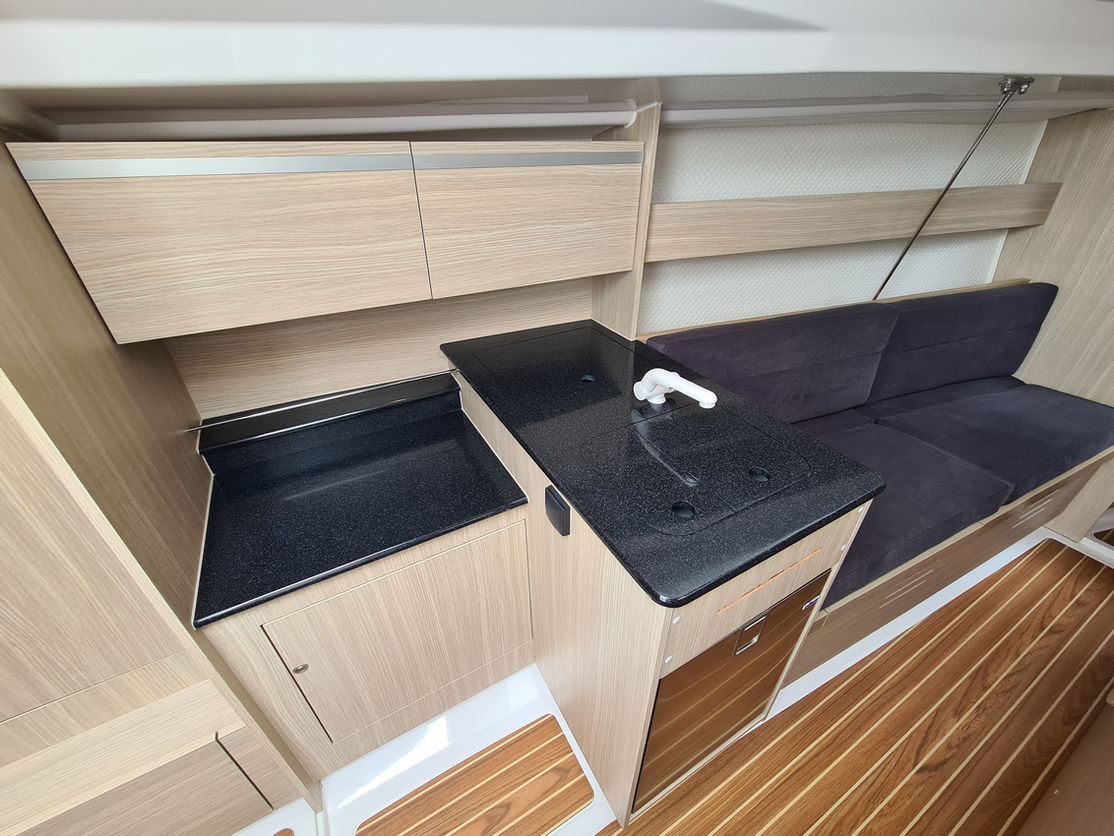 Maxus 26 Electric Interior 2.jpg