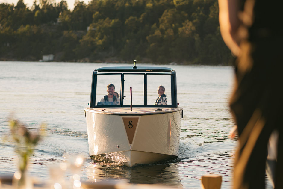 X Shore 1 with top - high performance 100% electric daycruiser