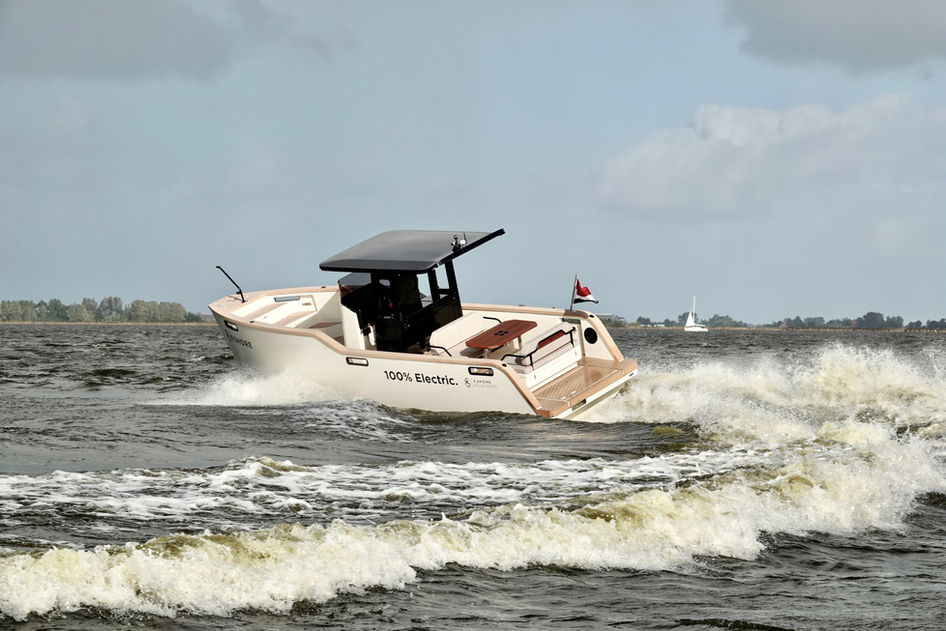 Eelex 8000 X Shore Tender