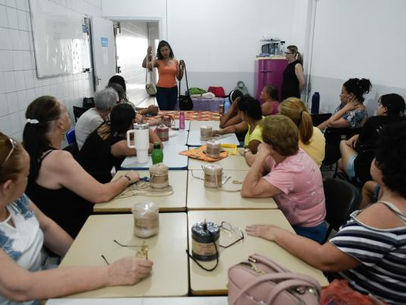 Agenda semanal das Casas da Mulher oferece diversas oficinas e roda de conversa