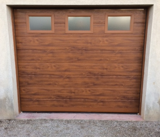 Porte sectionnelle couleur bois 