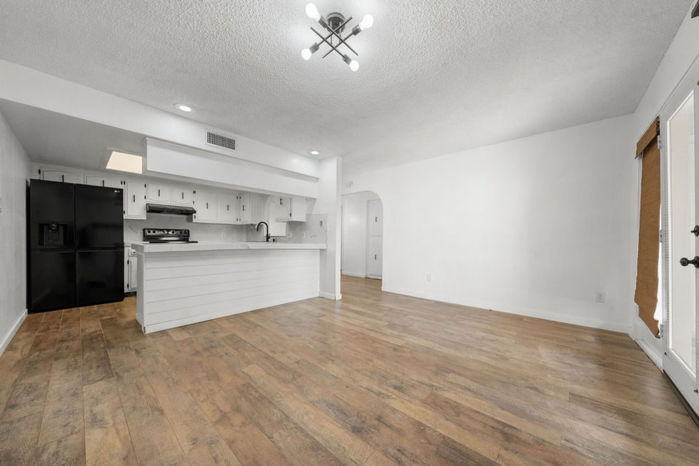 listing 3 - living kitchen