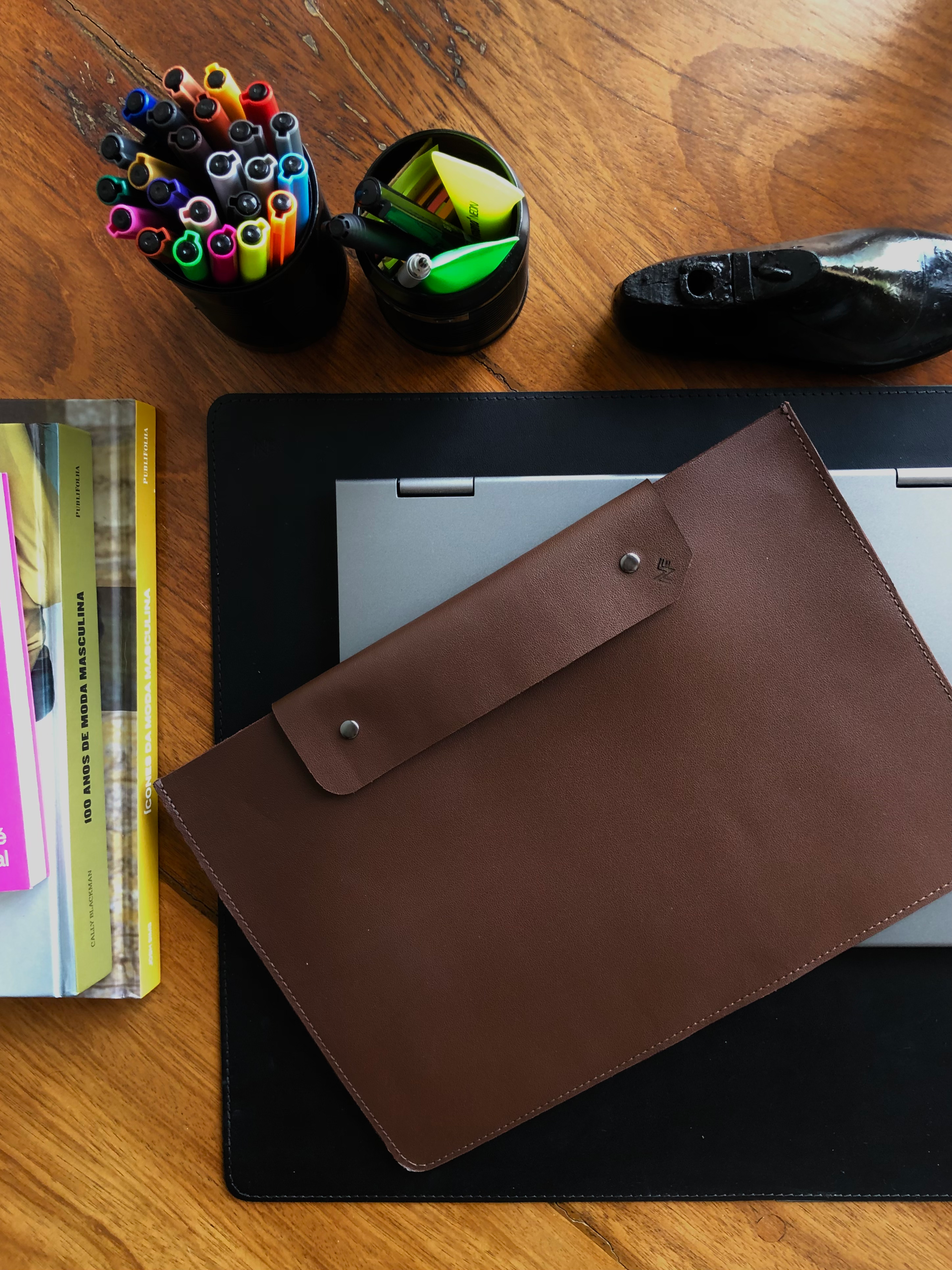 -CASE MACBOOK - marrom