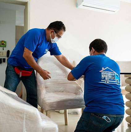 hombres haciendo una mudanza