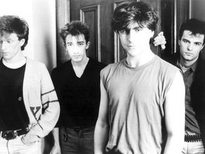 LIVE REVIEW: The Chameleons @ Hangar 34, Liverpool