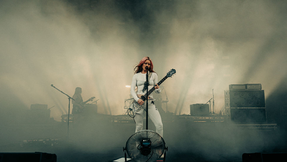 LIVE REVIEW: Wet Leg, English Teach & THEATRE @ Castlefield Bowl, Manchester