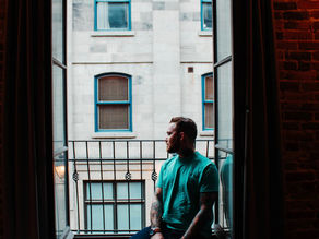 American Indie songwriter Tom Repetto releases hypnotic, coastal single 'Little Fires'!