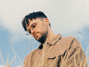 Discover the poignant Indie Pop of Scott Quinn!