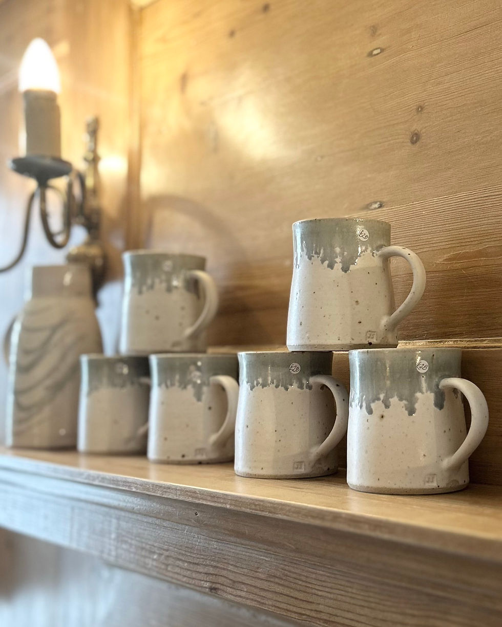 Thumbnail: Blue and white mug