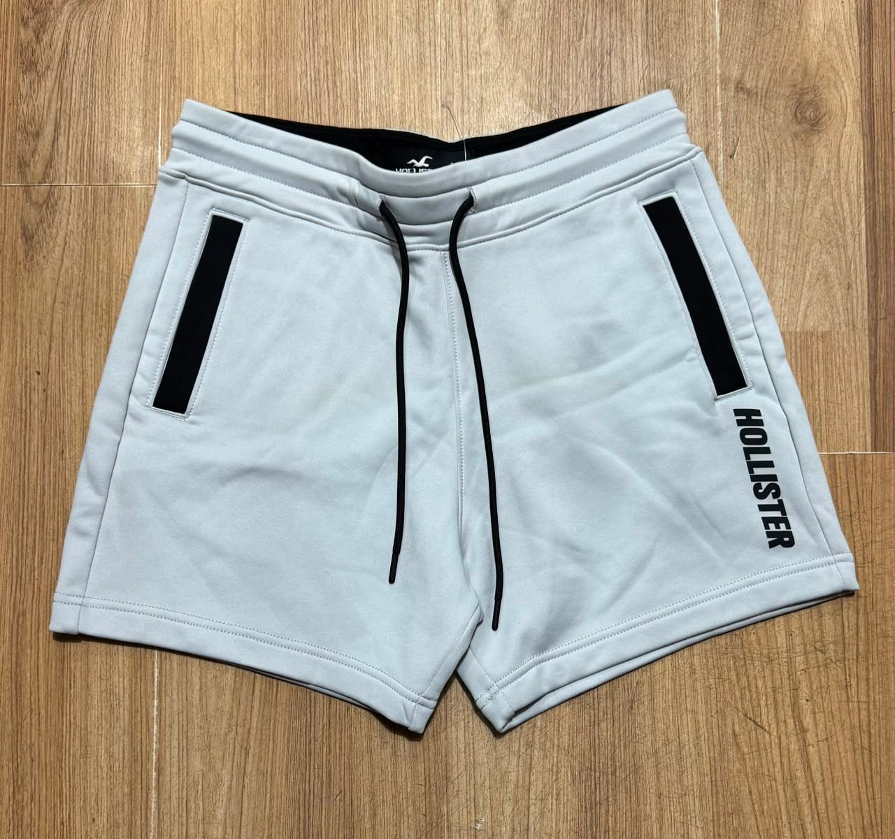 Bermuda Hollister