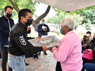 Más de 200 comerciantes de Corregidora se vieron beneficiados con lonas