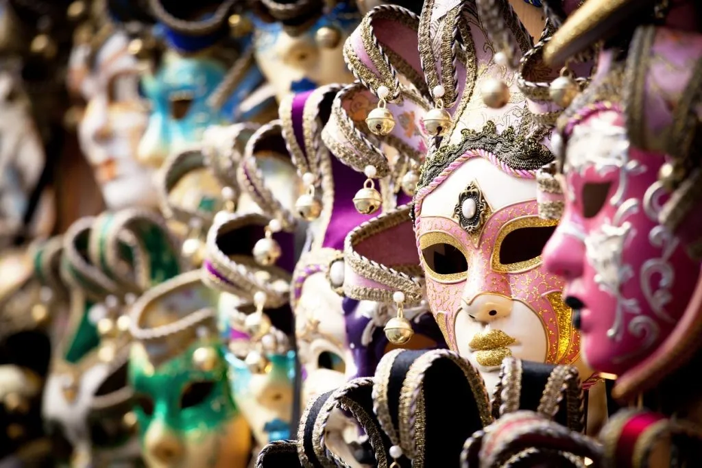 Las-mascaras-venecianas-un-aporte-cultural-para-el-teatro-y-el-carnaval.webp
