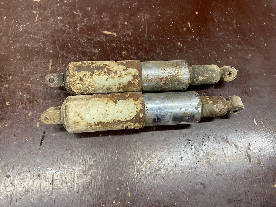 Zadné tlmiče, oko-vidlička