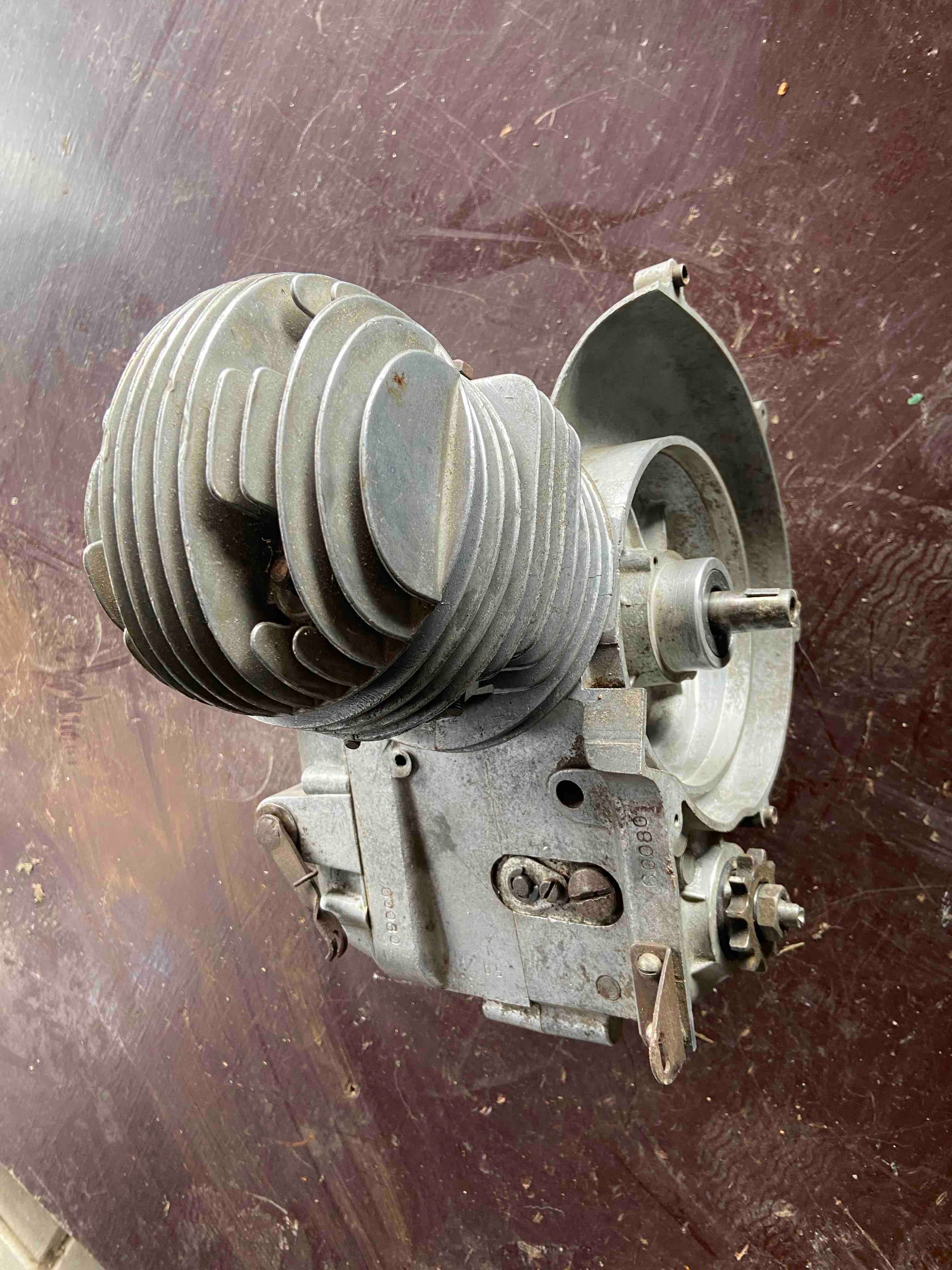 Tatran 100 motor po GO repas výbrus (dorobiť hlavu)