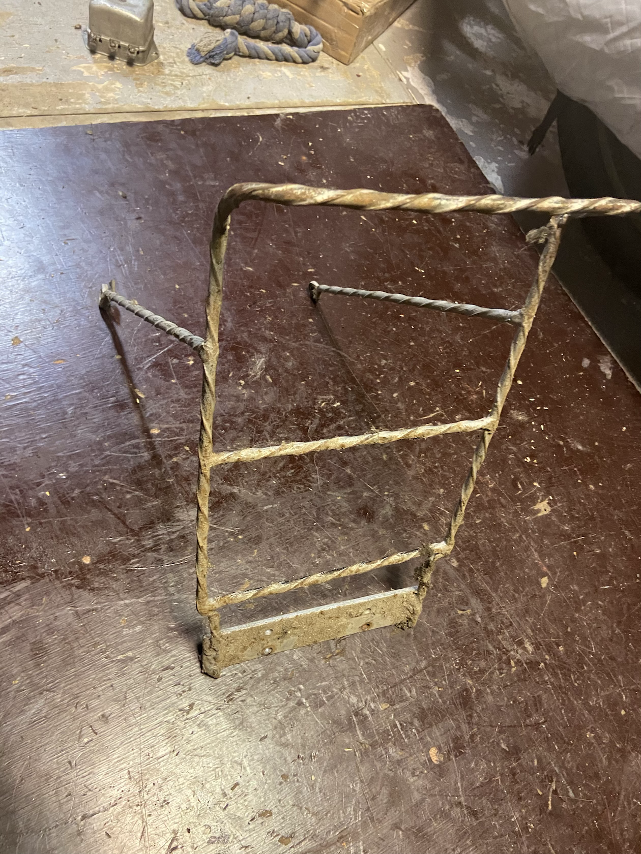 Nosič, pionier, výroba