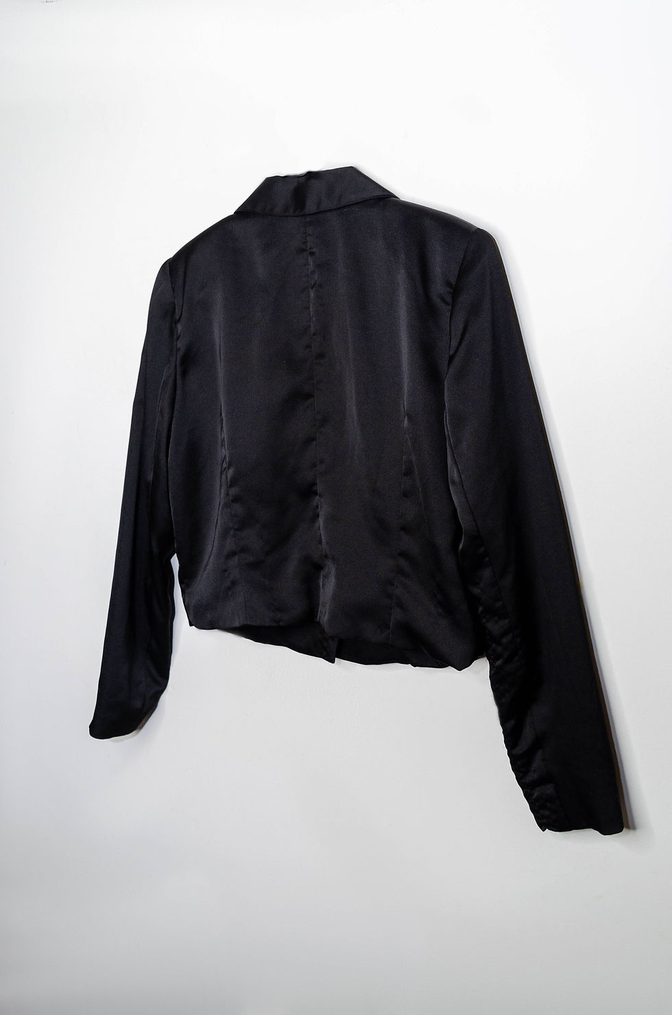 Miniatura: CONJUNTO SASTRE PANTALON ANCHO Y SACO TORERA DE TELA SATINADA