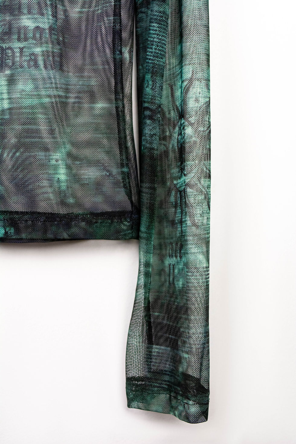 Miniatura: CONJUNTO DE PANTALON ACAMPANADO DE VINIPIEL, CORSET VINIPIEL Y TOP DE MESH ILUST