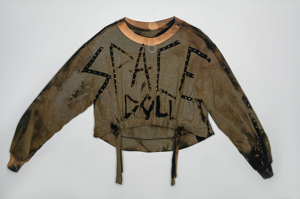 Miniatura: SUDADERA CORTA TIE DYE CON ESTOPEROLES PLATEADOS