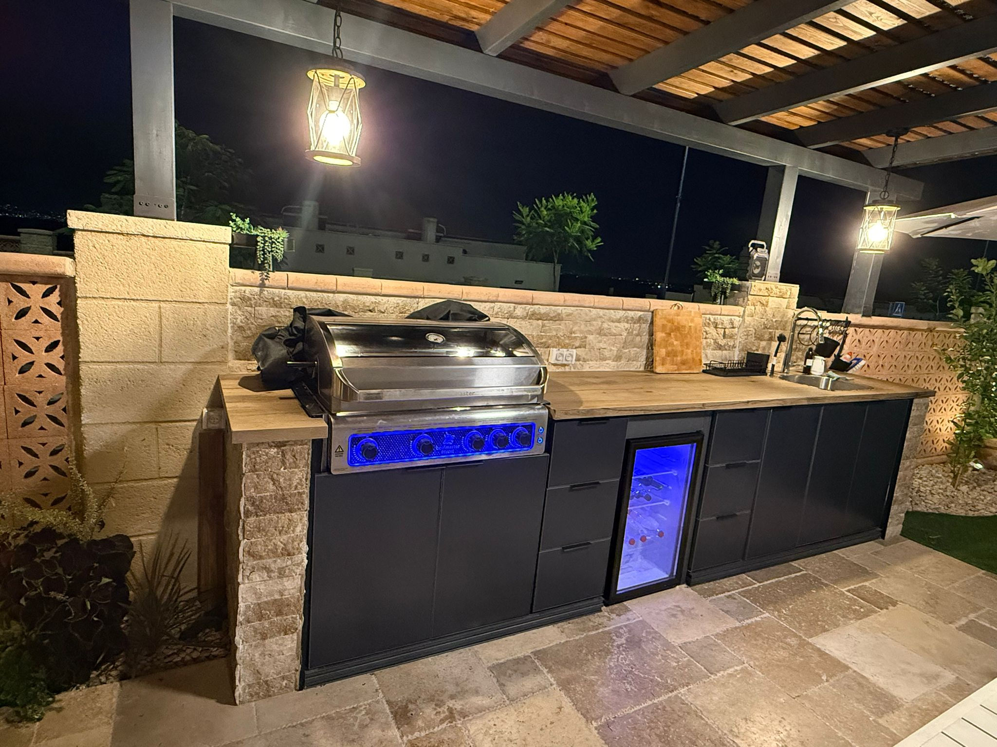 מטבח 4 מטר משטח גרניט דמוי עץ