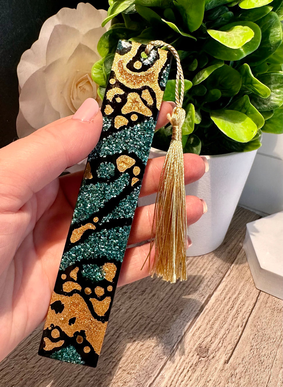 Thumbnail: Dazzle Glitter Bookmark