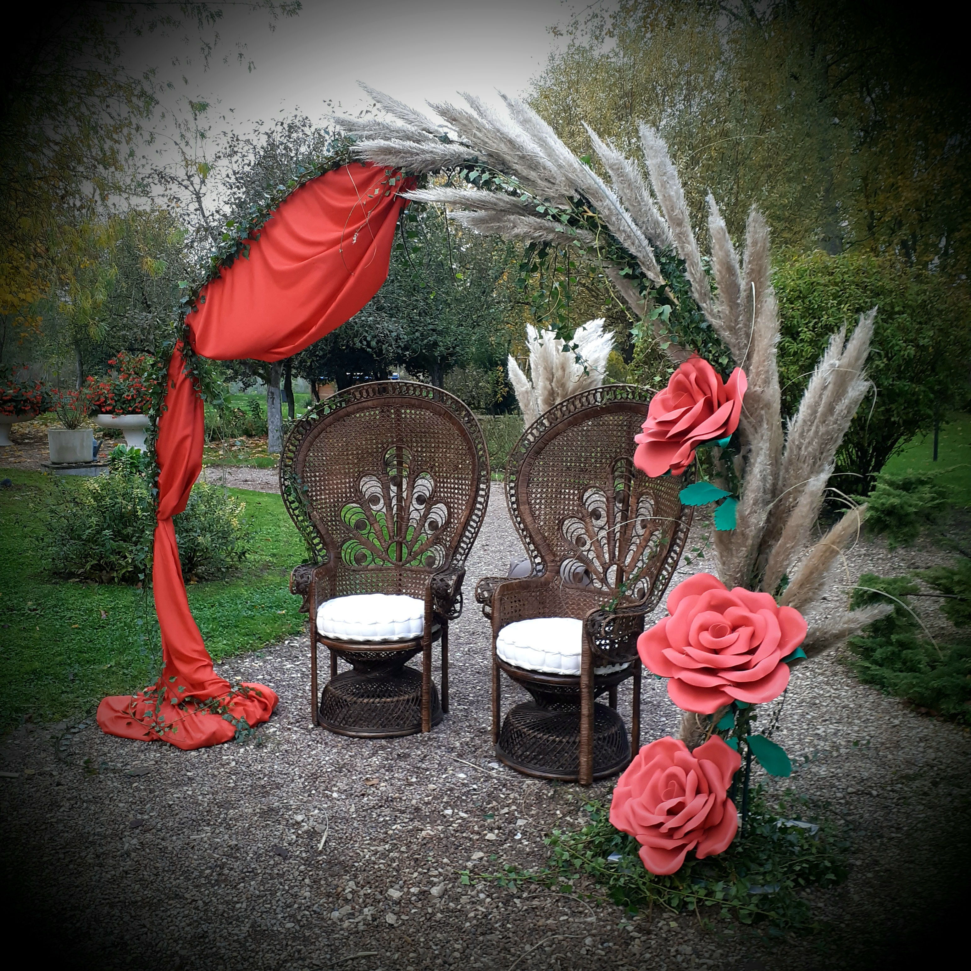 Arche champêtre rouge