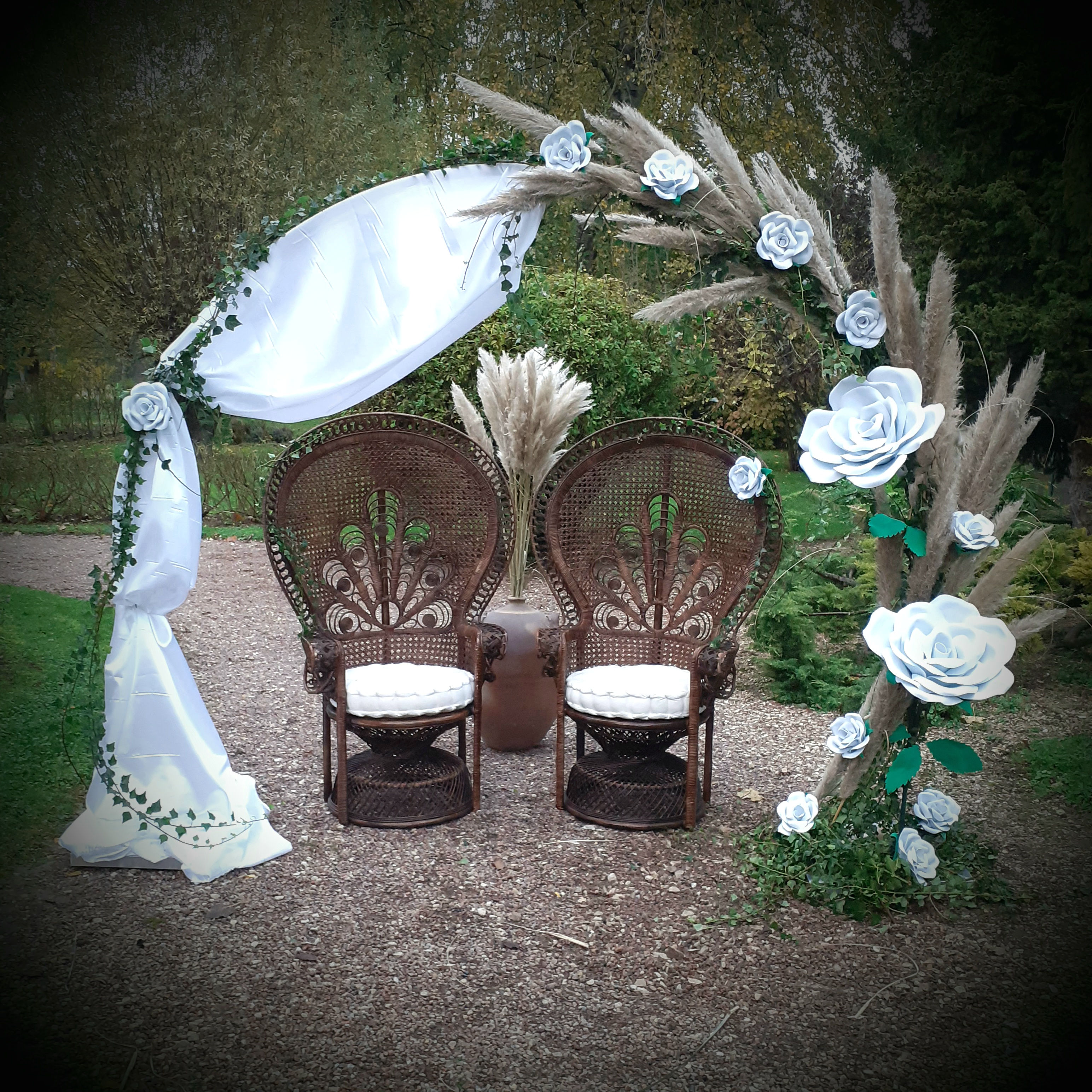 Arche champêtre blanche