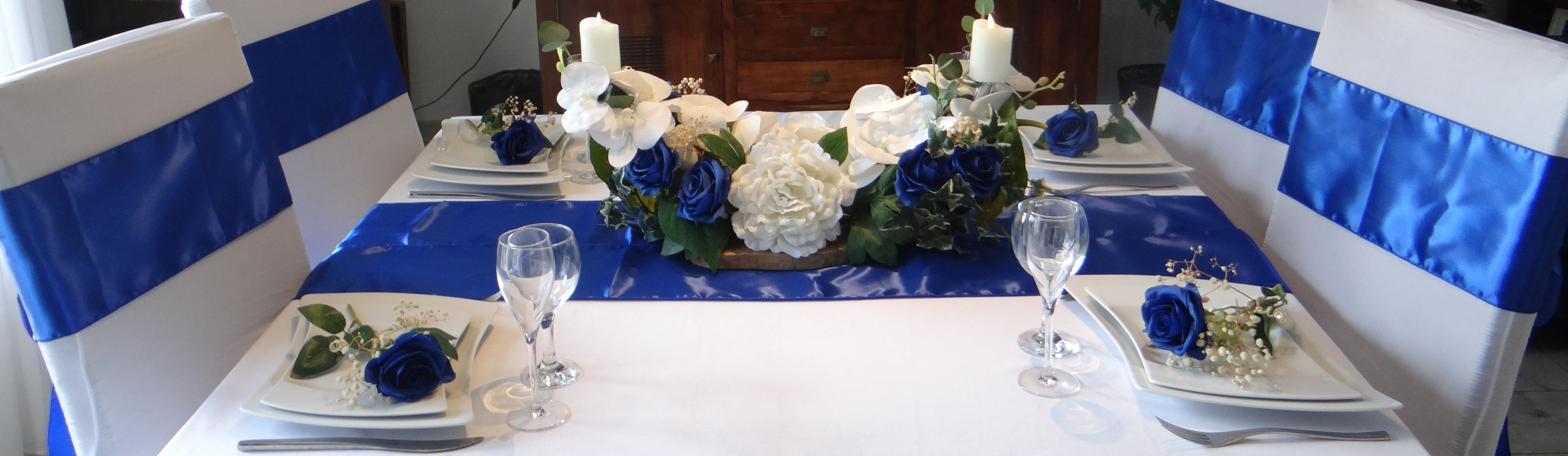 Table demi-cercle bleu roi