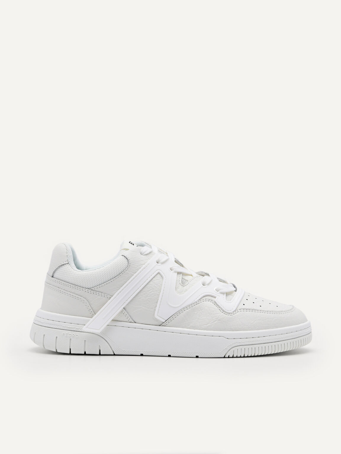 DEVA Sneakers