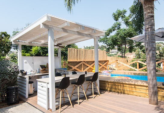 החצר של משפחת אלקוצר