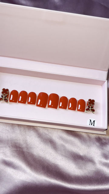 Thumbnail: Miss Red Press Ons