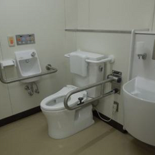 西前小コミュニティハウスに多目的トイレが新設!