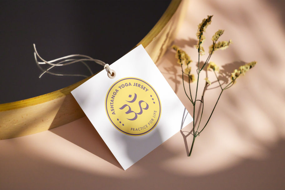 Stylised om symbol lockup.